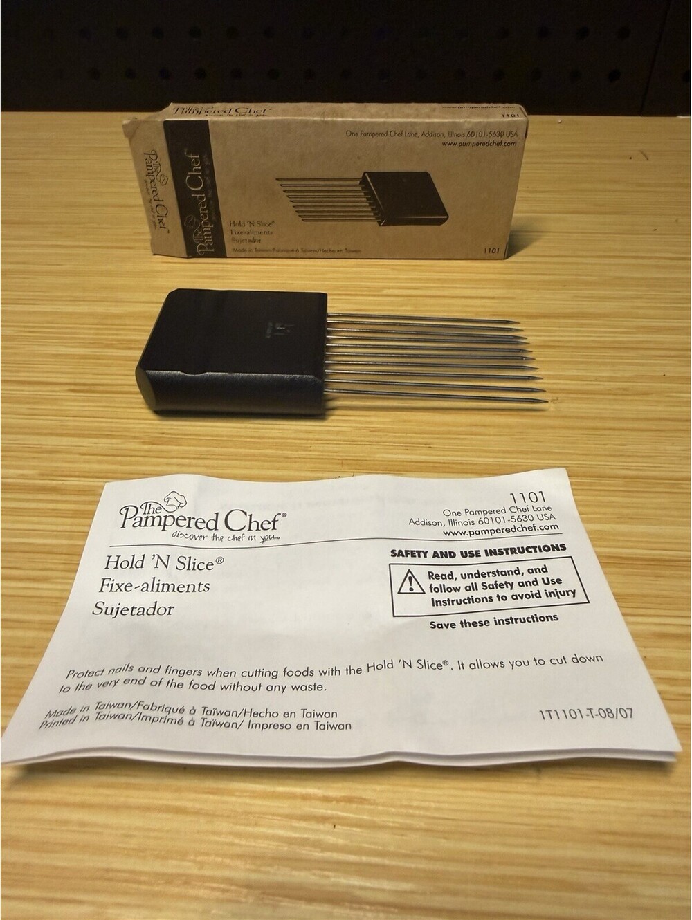 The Pampered Chef Hold 'N Slice 1101 Vegetable Slicing Guide Meat Tenderizer NOS